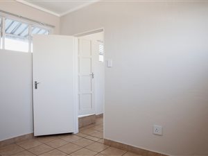 Bachelor apartment in Hillbrow