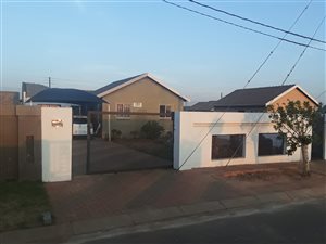 2 Bed House in Protea Glen