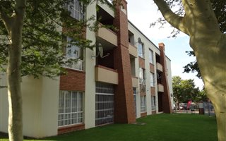 2 Bedroom Apartment in Waterkloof Glen
