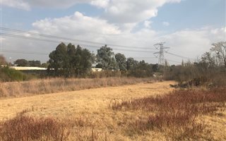 1.1 ha Farm in Kyalami AH