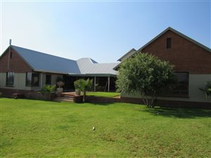 4 Bed House in Bainsvlei