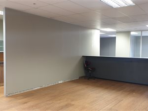 496 m² Office Space in Strubens Valley