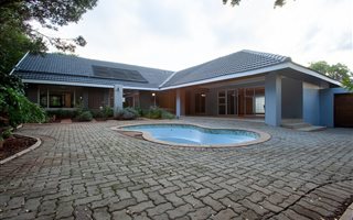 6 Bedroom House in Faerie Glen