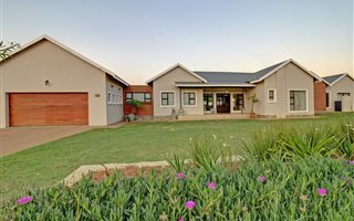 5 Bedroom House in Mooikloof Glen