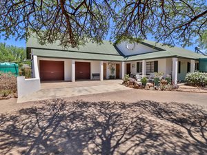 3 Bed House in Steytlerville
