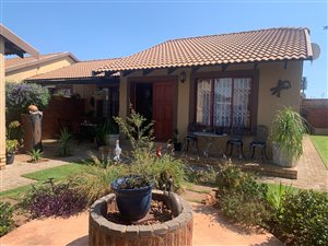 2 Bed House in Krugersdorp Central
