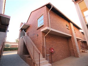 2 Bed Apartment in Silver Lakes