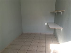 2 Bedroom Garden Cottage in Maraisburg