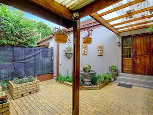 3 Bed House in Fontainebleau