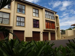 3 Bed Apartment in Illovo Beach
