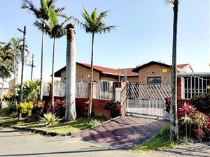3 Bed House in Longcroft