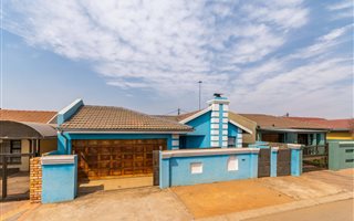 2 Bedroom House in Dobsonville