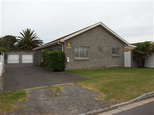 3 Bed House in Grassy Park