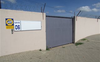 300 m² Commercial space in Ladanna