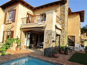 4 Bed House in Lynnwood Manor