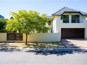 0.5 Bed House in Pearl Valley