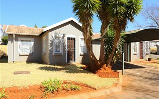 2 Bedroom Townhouse in Weltevreden Park