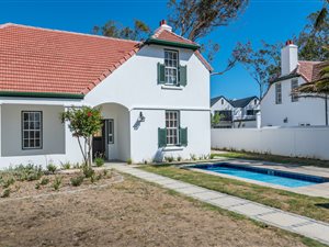 4 Bed House in Paardevlei