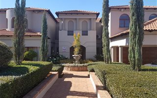 4 Bedroom House in Waterkloof Ridge
