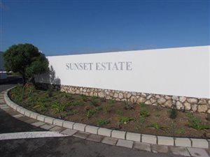 410 m² Land available in Sunset Estate