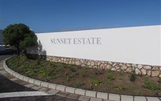 410 m² Land available in Sunset Estate