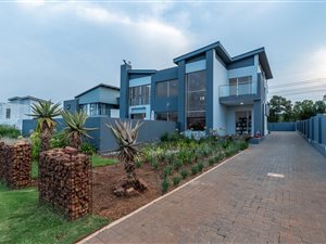 4 Bed House in Eye of Africa