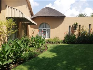 4 Bed House in Suidheuwel