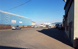 1800 m² Industrial space in Isandovale