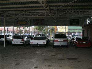 1061 m² Retail Space in Berton Park