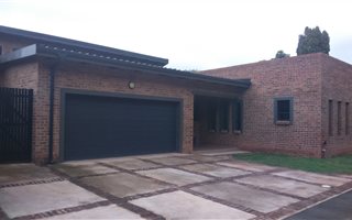 3 Bedroom Simplex in Chase Valley