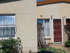 3 Bed Apartment in Bloubosrand