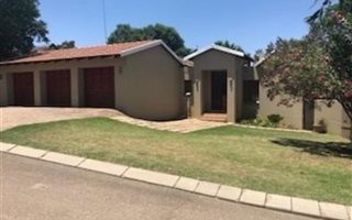 4 Bedroom House in Ruimsig