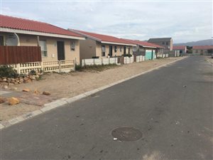 2 Bed House in Pelikan Park