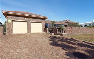 3 Bedroom House in Van Riebeeckstrand