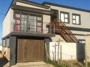 4 Bed House in Kwanonqaba