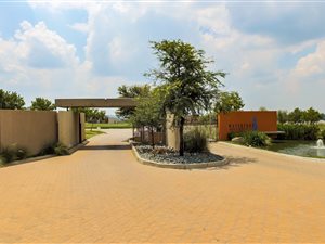 1000 m² Land available in Waterford Golf & River Estate