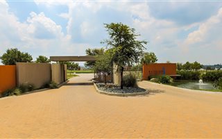1000 m² Land available in Waterford Golf & River Estate