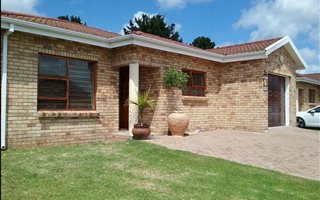 3 Bedroom Townhouse in Port Elizabeth Central