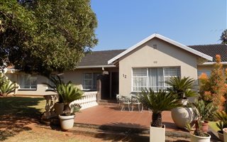 4 Bedroom House in Florida Glen