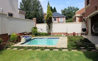 4 Bedroom House in Melrose