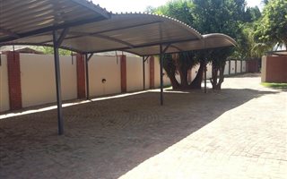 4 Bedroom House in Roodeplaat