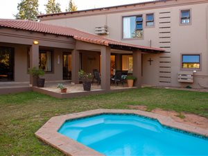 3 Bed House in Woodland Hills