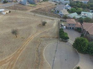 2126 m² Land available in Westlake Estate