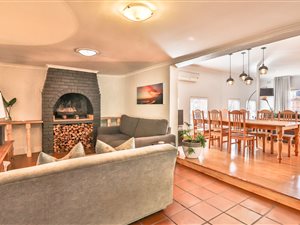 4 Bed House in Oakglen