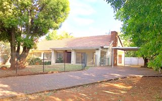 3 Bedroom Townhouse in Northcliff