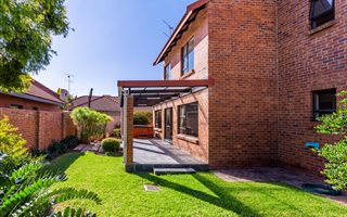 2 Bedroom House in Silver Lakes Golf Estate