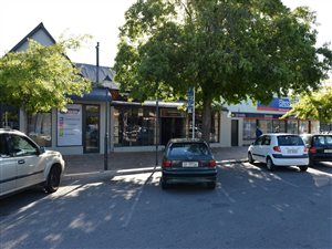 337 m² Commercial space in Somerset West Central