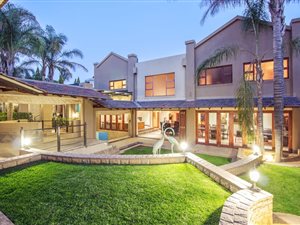 1500 m² Commercial space in Waterkloof Ridge