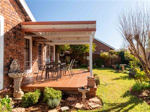 2 Bed Townhouse in Dan Pienaar