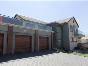 5 Bed House in Bronkhorstbaai